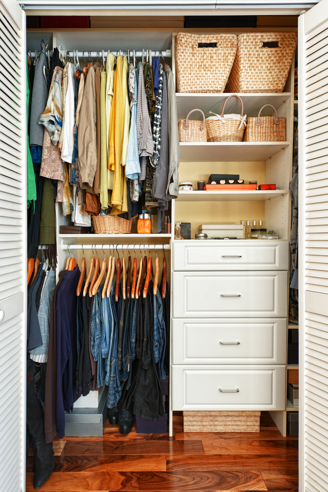 Double hanging expendable maxbar. College storage solution