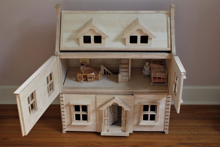 A DIY Wooden Dollhouse