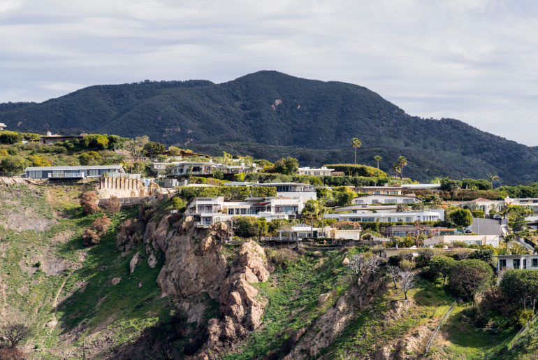 Cliff top homes in the Pacific Palisades area of Los Angeles California, Celebrity Real Estate