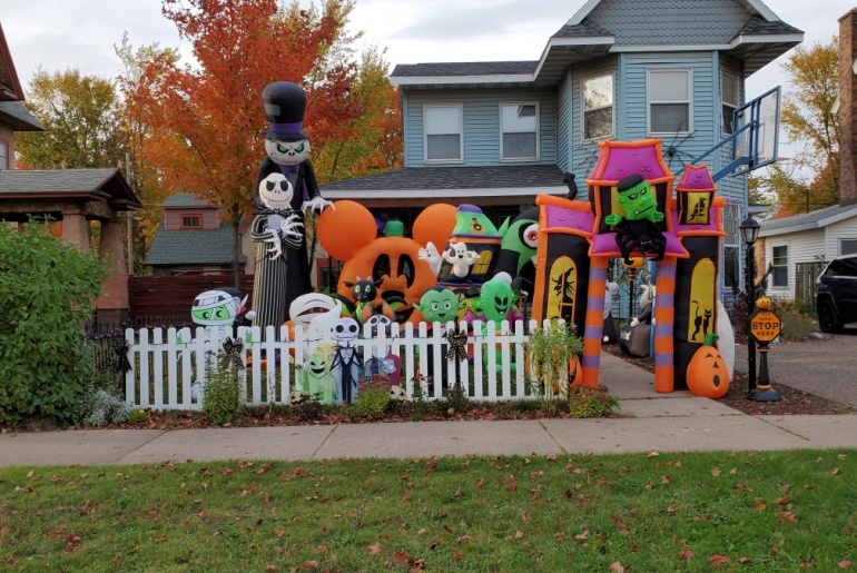 Halloween house decorations yard front