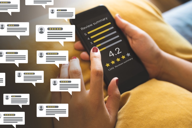 Consumer reviews concepts with bubble people review comments and smartphone.
