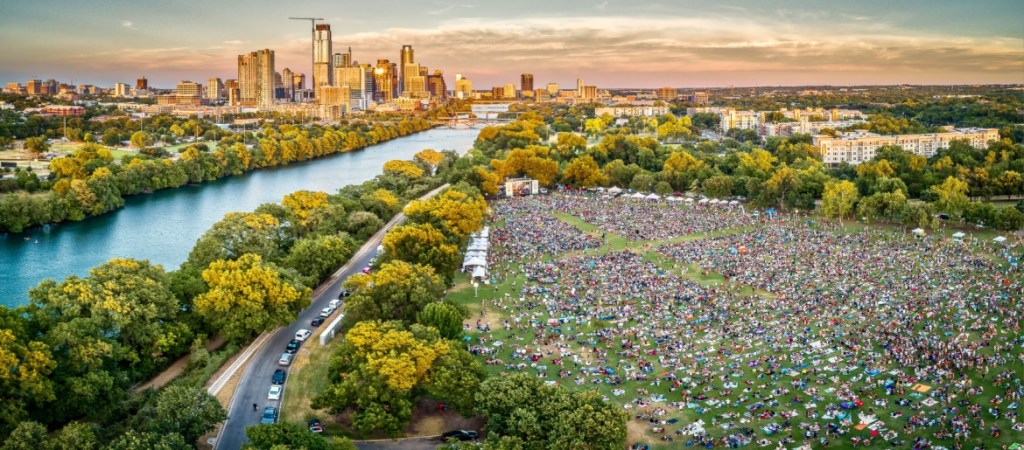 Best digital nomad cities in the US. Austin, Texas. Outdoor Concert Festival