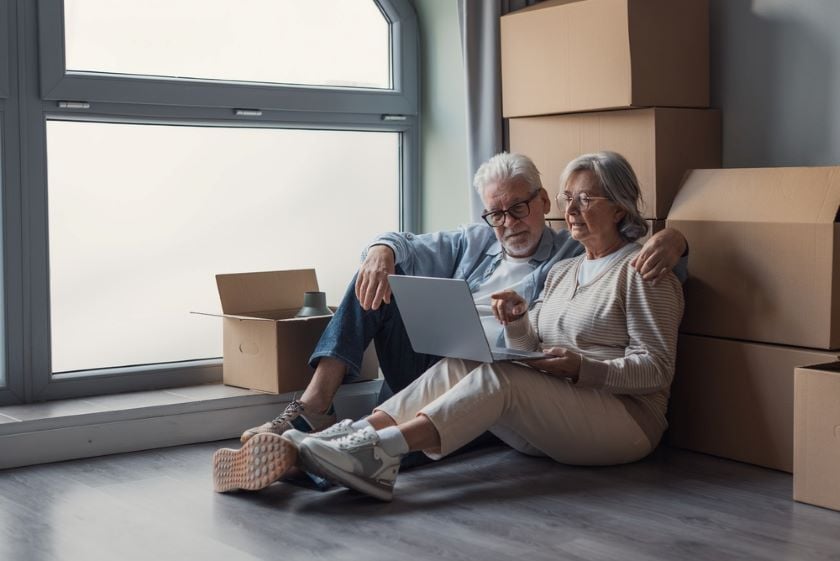 Old couple moving to apartment
