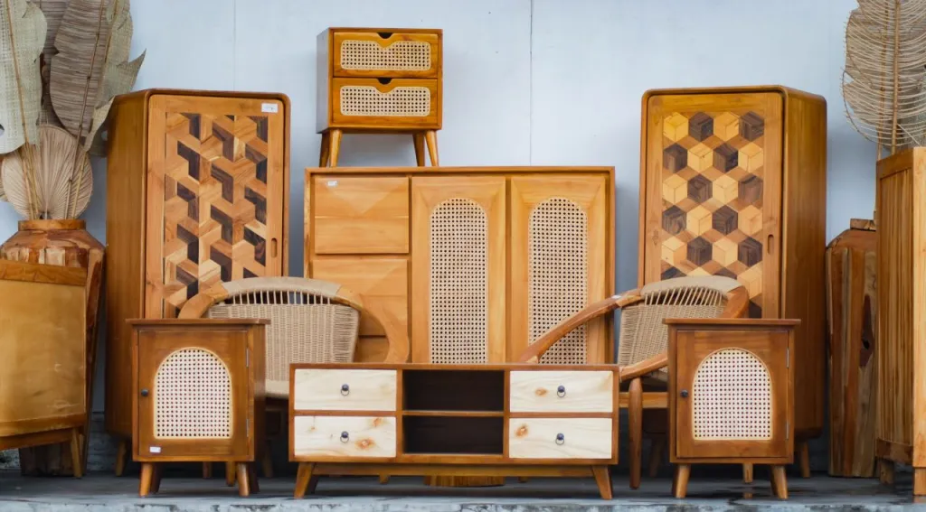 Family Heirlooms Overload: How to Handle Family Inheritance Without Regret